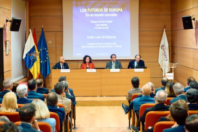 La Cámara junto con CajaSiete presentaron la conferencia “Los Futuros de Europa en un mundo convulso” que ofreció el experto en Geopolítica, Emilio Lamo de Espinosa