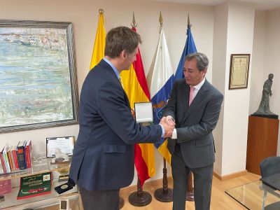 El embajador de Reino Unido para España y Andorra visita la Cámara