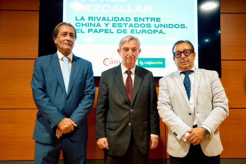 Rafael Dezcallar analiza en la Cámara la rivalidad entre China y Estados Unidos y el papel estratégico de Europa