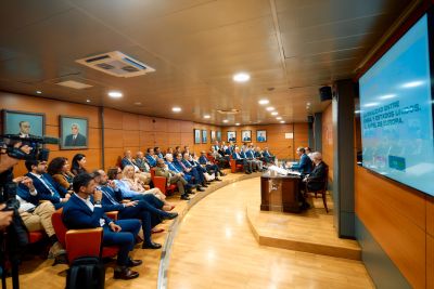 Rafael Dezcallar analiza en la Cámara la rivalidad entre China y Estados Unidos y el papel estratégico de Europa