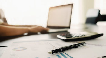 CONTRATACIÓN PERSONAL ADMINISTRATIVO Y PERSONAL TÉCNICO SUPERIOR/GRADUADO 2021/03/02