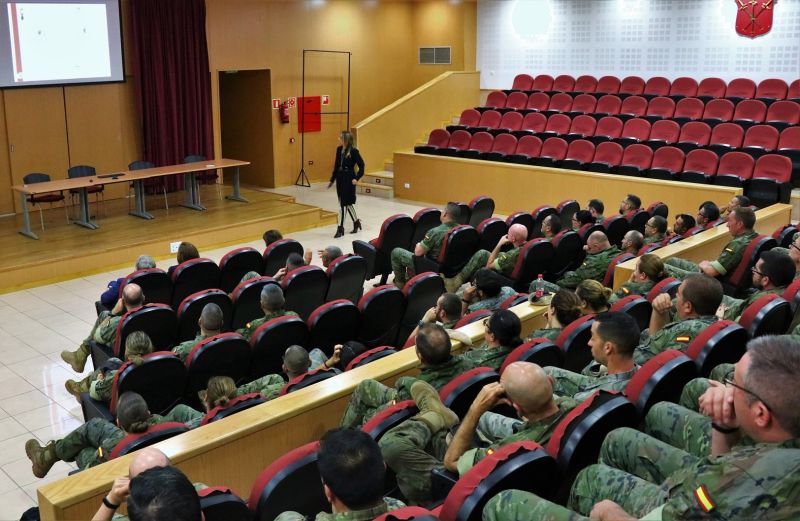 Conferencia a los miembros de la Brigada “Canarias” XVI, en la Base “General Alemán Ramírez"