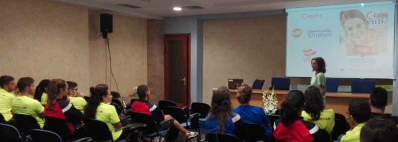 Los jóvenes de Guía reciben asesoramiento sobre las ventajas del Sistema Nacional de Garantía Juvenil